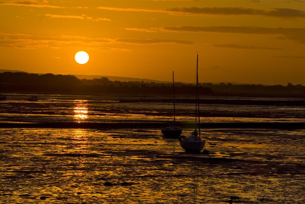 Langstone Quays Resort, Portsmouth Havant Eksteriør billede